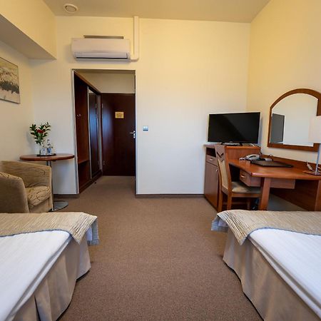 Hotel Szelcow Леско Екстериор снимка
