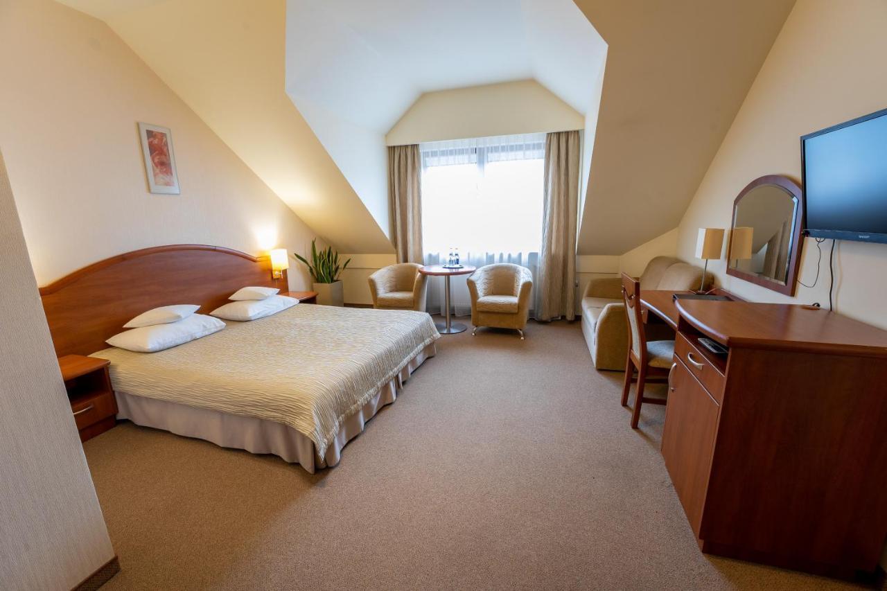 Hotel Szelcow Леско Екстериор снимка