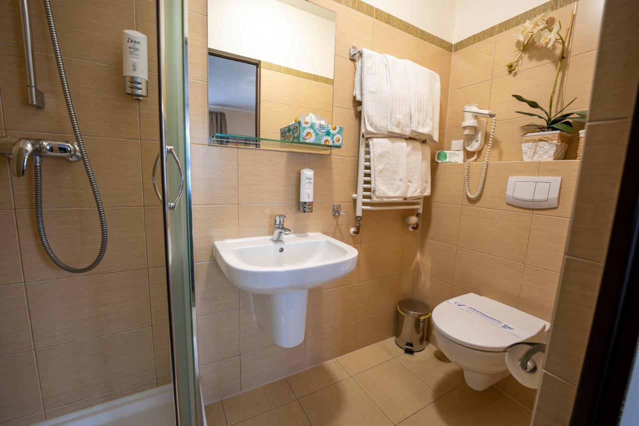 Hotel Szelcow Леско Екстериор снимка