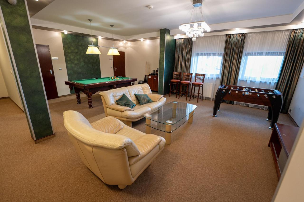 Hotel Szelcow Леско Екстериор снимка