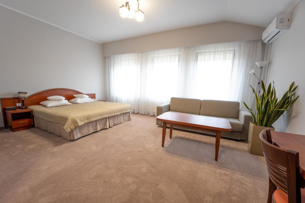 Hotel Szelcow Леско Екстериор снимка