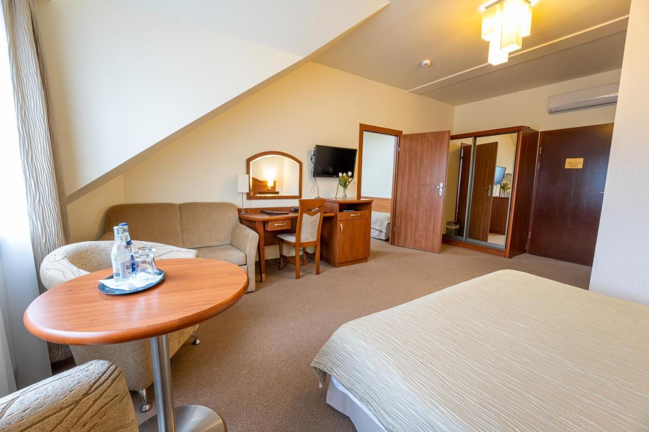 Hotel Szelcow Леско Екстериор снимка
