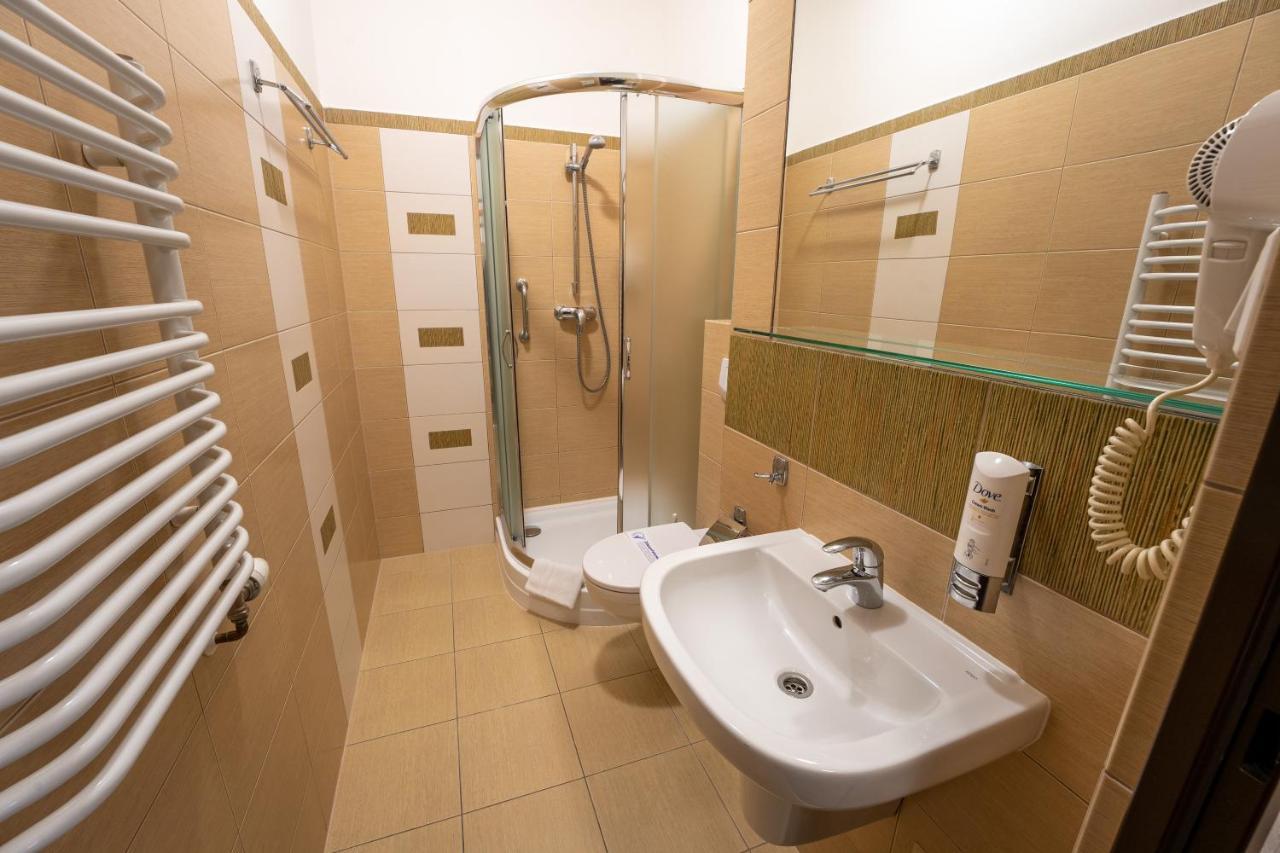Hotel Szelcow Леско Екстериор снимка