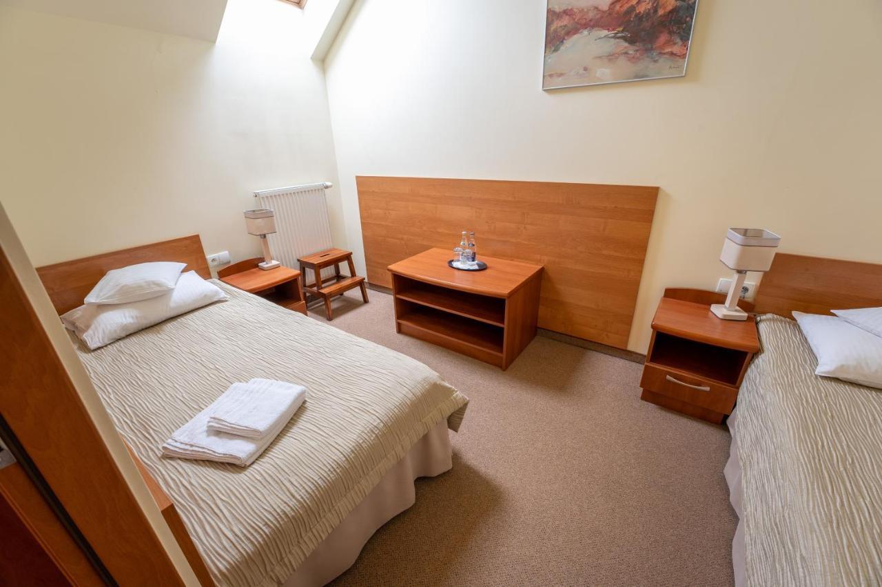 Hotel Szelcow Леско Екстериор снимка