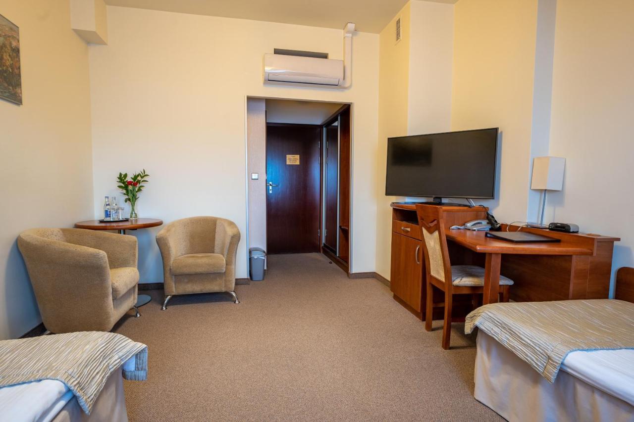 Hotel Szelcow Леско Екстериор снимка
