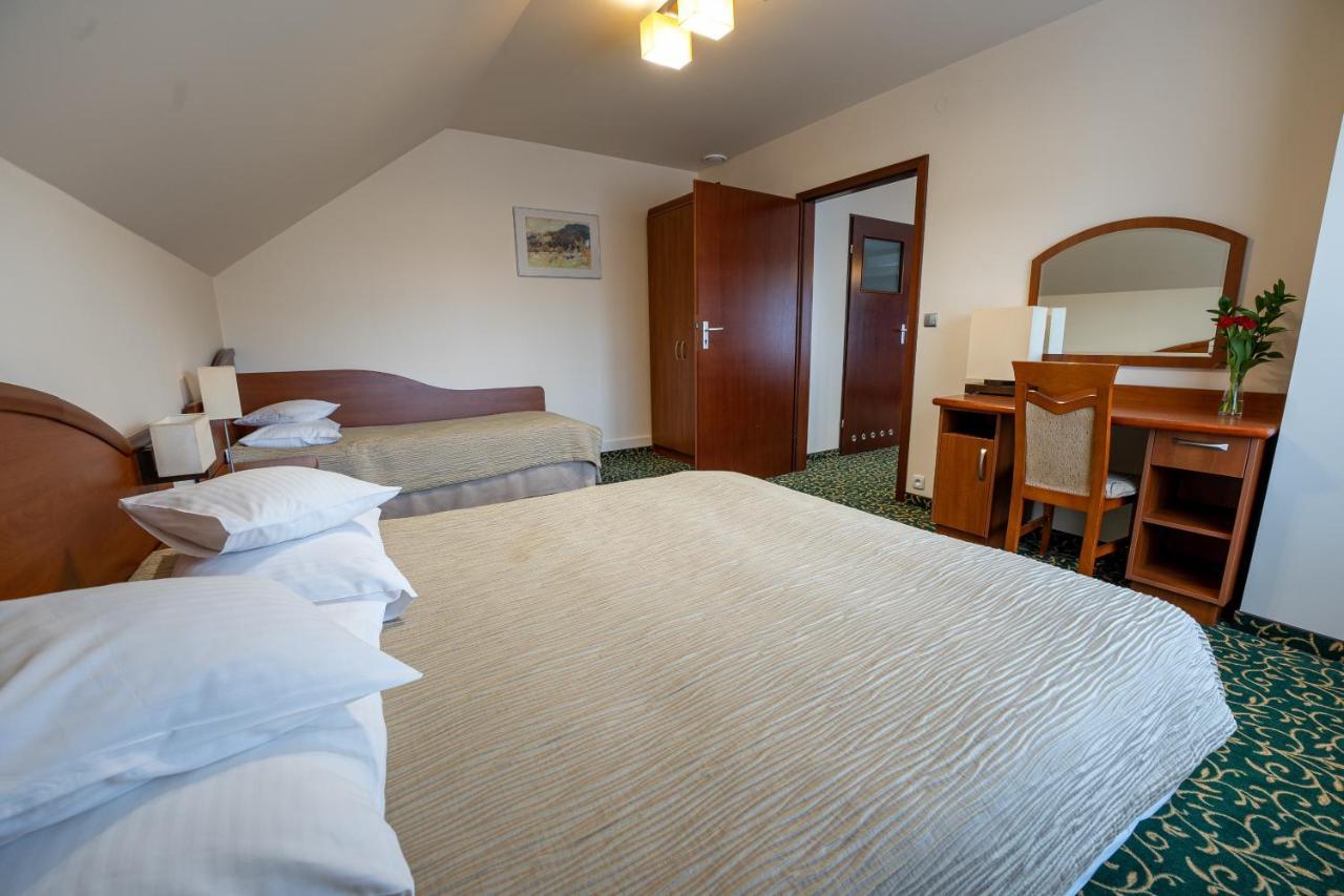 Hotel Szelcow Леско Екстериор снимка