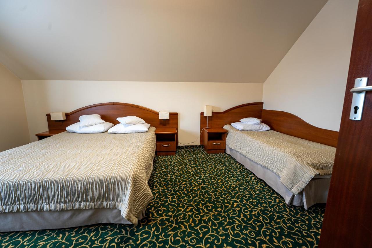 Hotel Szelcow Леско Екстериор снимка
