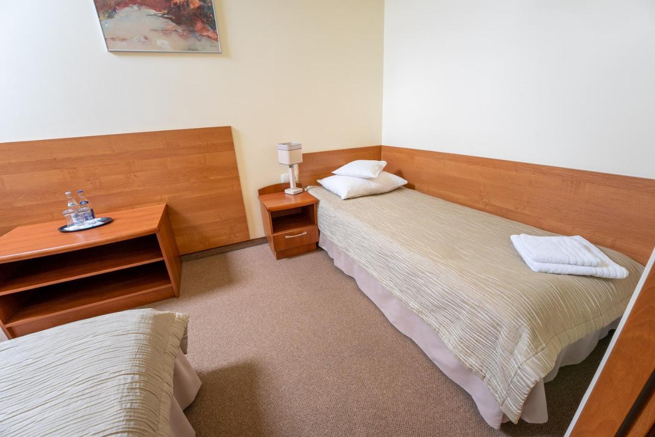 Hotel Szelcow Леско Екстериор снимка
