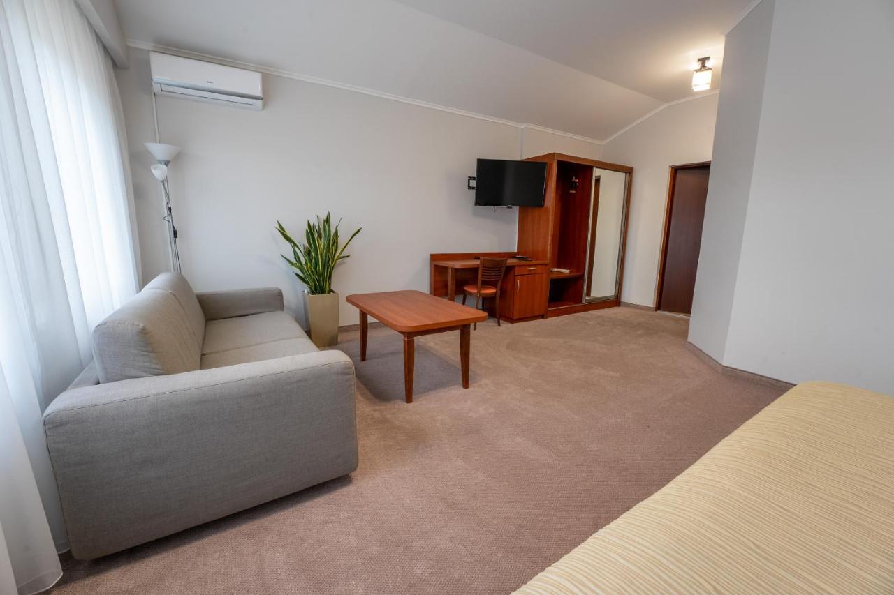 Hotel Szelcow Леско Екстериор снимка