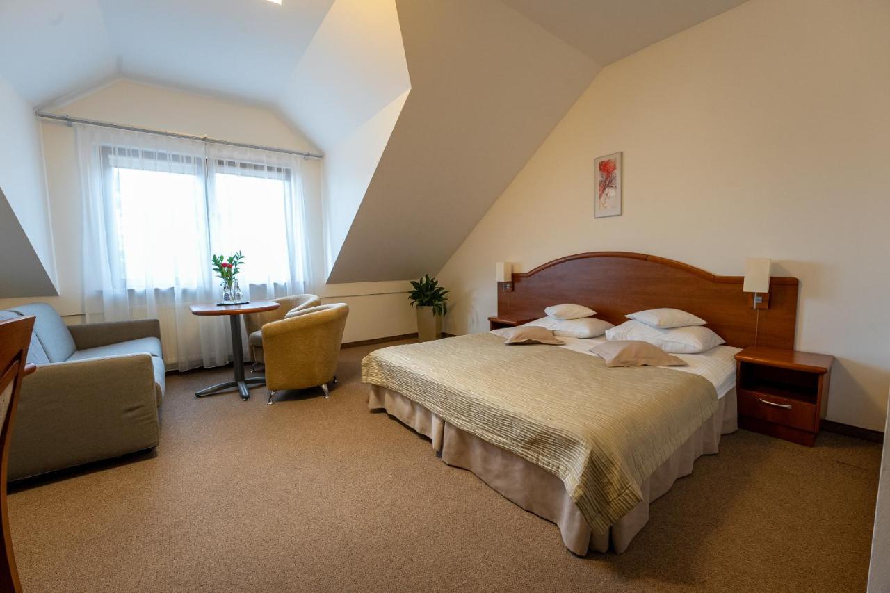 Hotel Szelcow Леско Екстериор снимка
