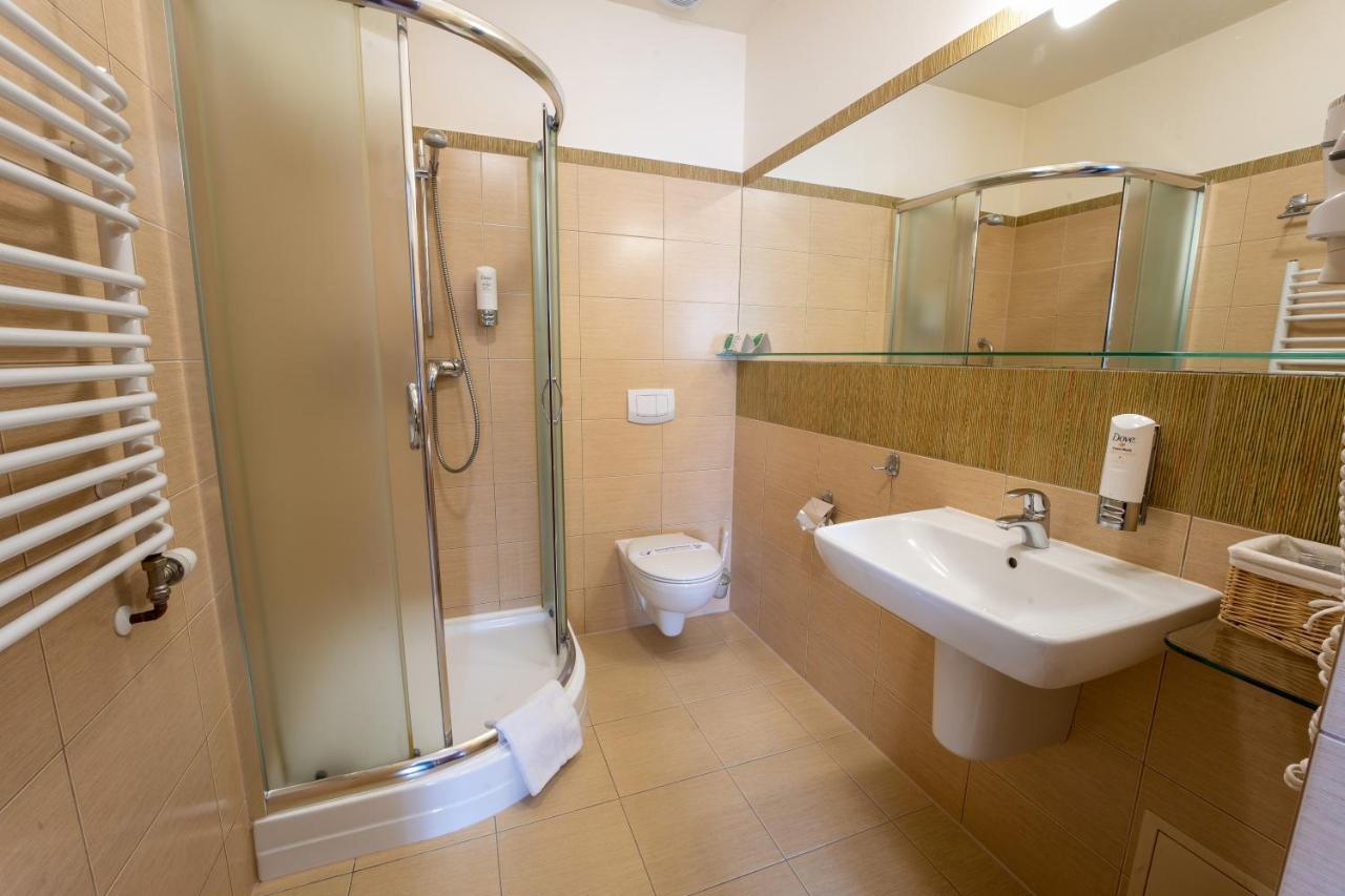 Hotel Szelcow Леско Екстериор снимка