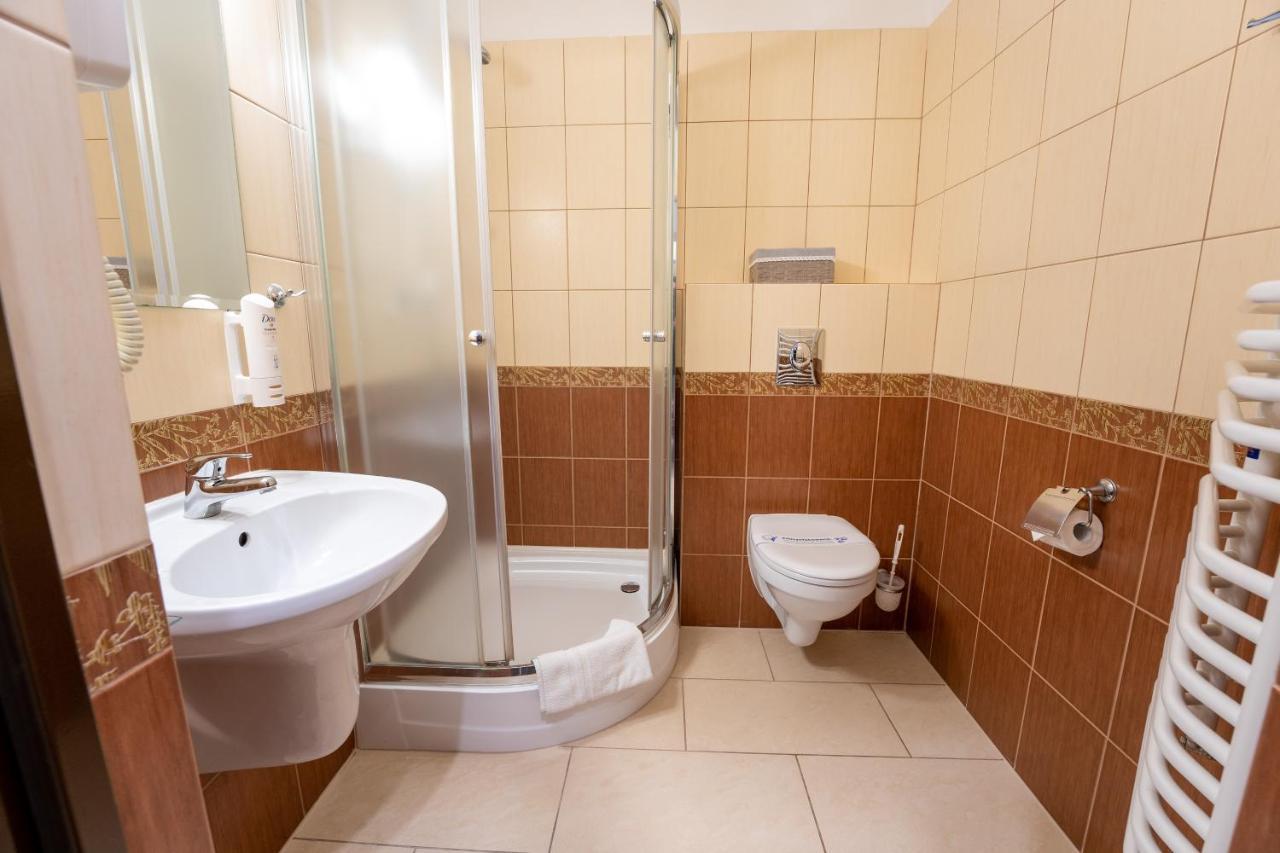 Hotel Szelcow Леско Екстериор снимка