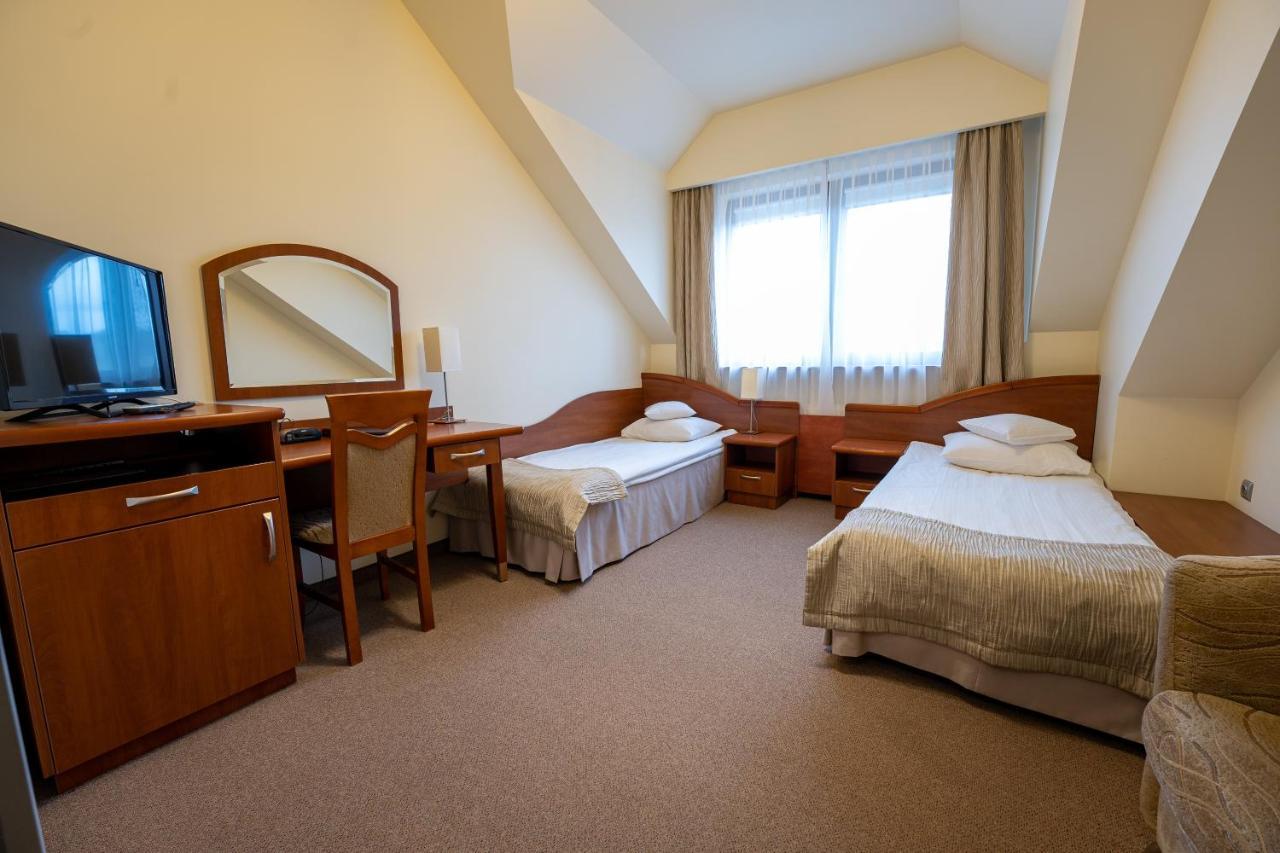 Hotel Szelcow Леско Екстериор снимка
