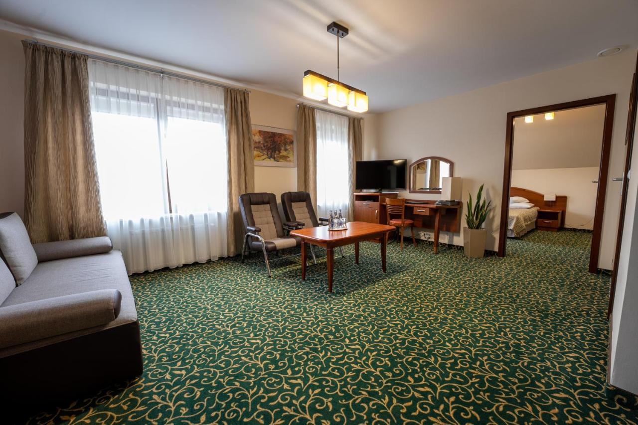 Hotel Szelcow Леско Екстериор снимка