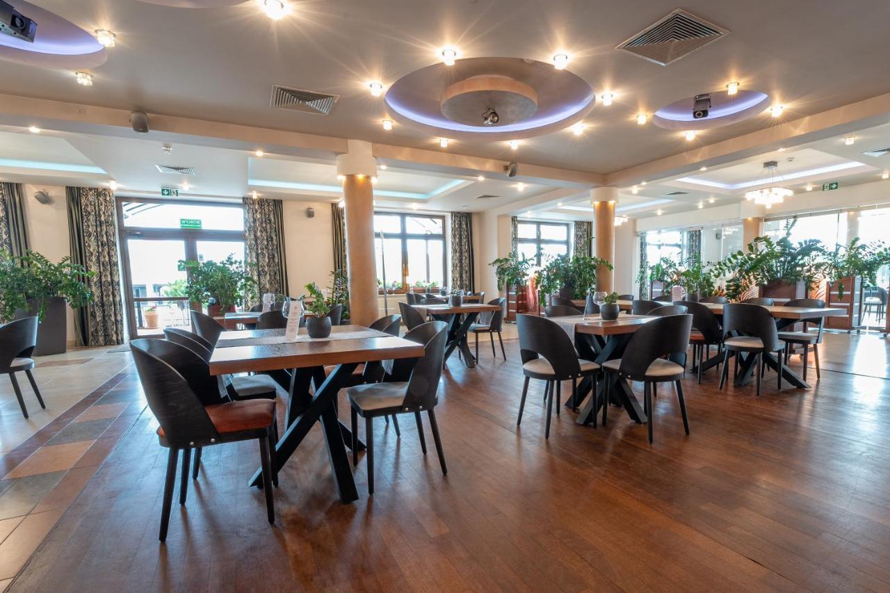 Hotel Szelcow Леско Екстериор снимка