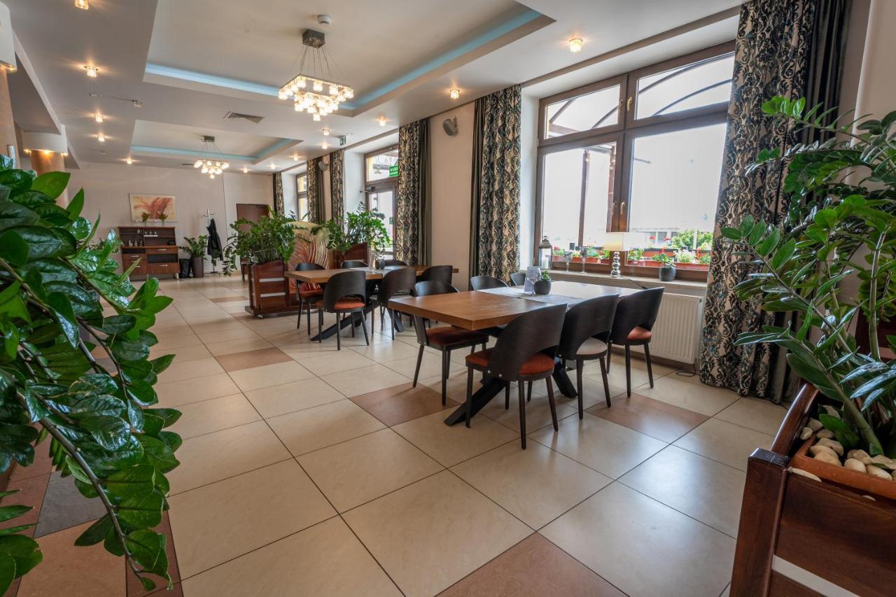 Hotel Szelcow Леско Екстериор снимка