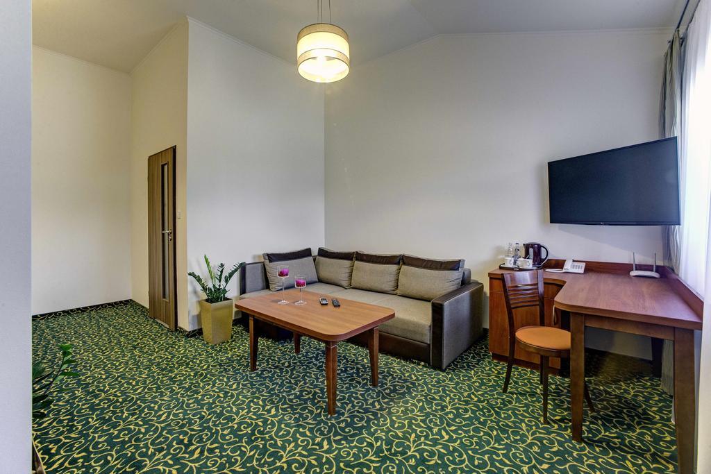 Hotel Szelcow Леско Екстериор снимка